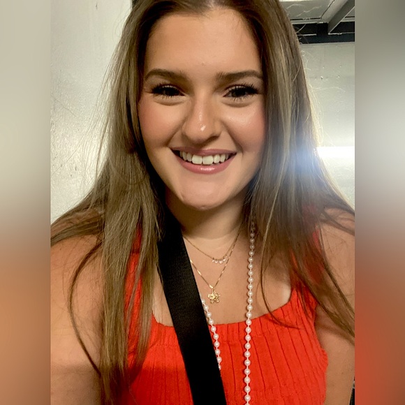 Meet your Posher, Julia - Picture 3 of 3